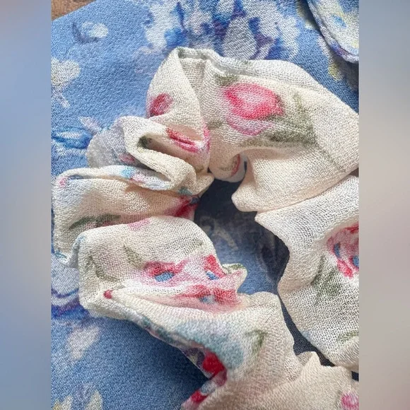 LoveShackFancy Bellitine Scrunchie Re Edition in Bluejay Sunshine Hair Bow NWT - Picture 4 of 10